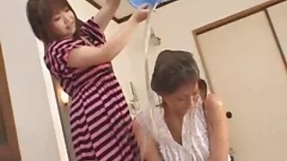Garota morena sexy c ...