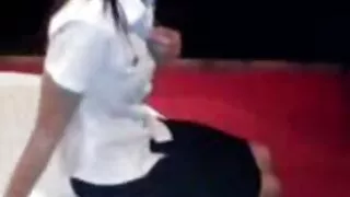Garota despojada tra ...