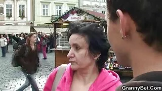 Cadela de cabelos es ...
