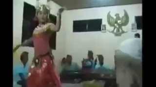 O bebê moreno bem ví ...
