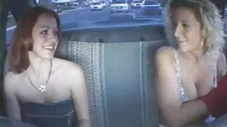 Duas garotas excêntr ...