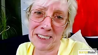 Garota de cabelos lo ...
